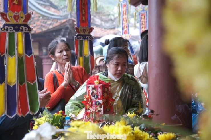 Dòng người đội mưa từ 5h sáng đi khai hội chùa Hương - 22