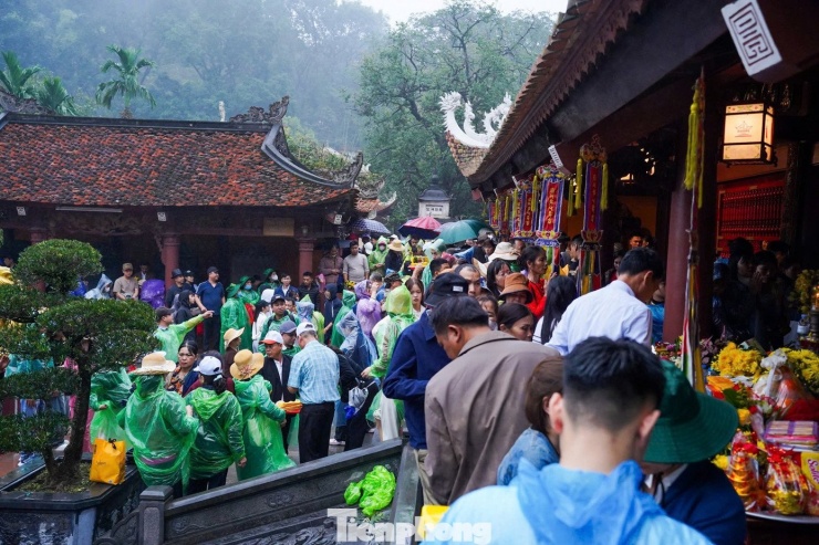 Dòng người đội mưa từ 5h sáng đi khai hội chùa Hương - 21