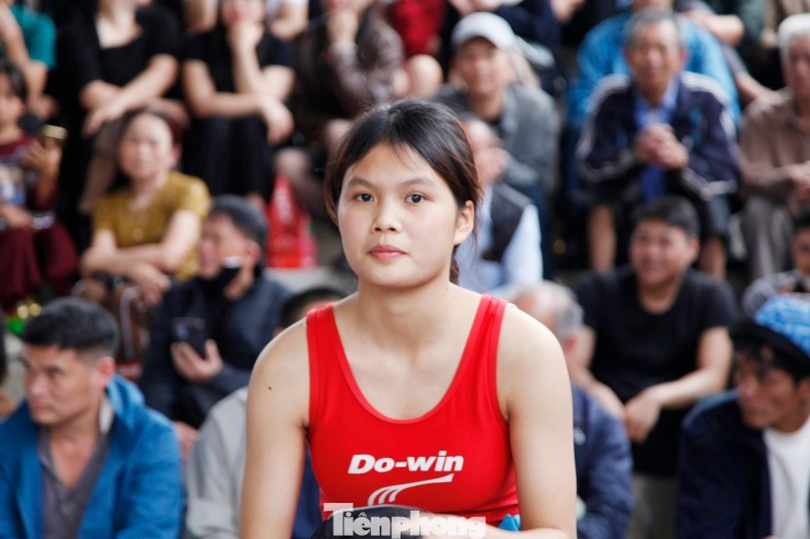 Sới vật nữ ‘đốt nóng’ hội làng, khán giả reo hò không ngớt - 5