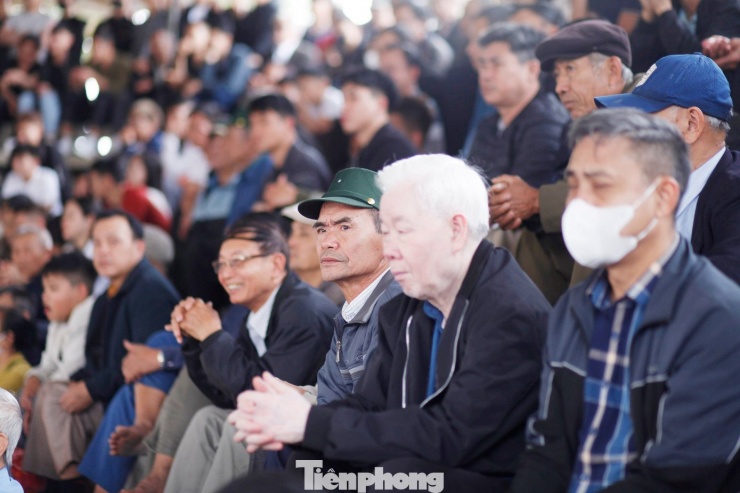 Sới vật nữ ‘đốt nóng’ hội làng, khán giả reo hò không ngớt - 16