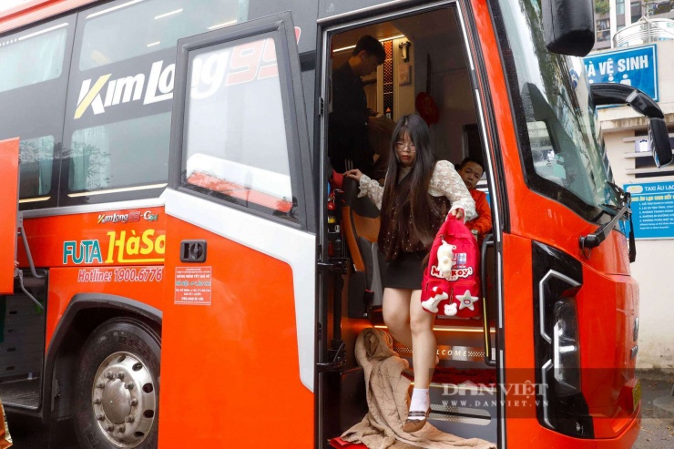 Theo quan sát, các chuyến xe đến bến đều gần như không còn ghế trống.