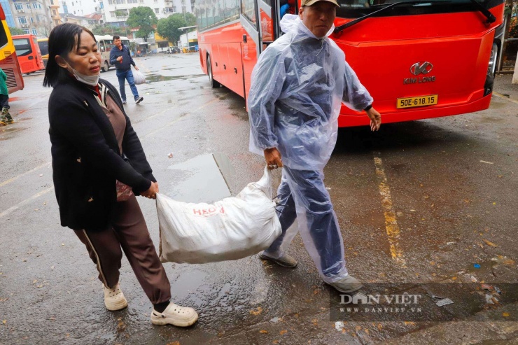 Xuống bến xe Hà Nội sáng nay mới thấm thía: Đường từ quê lên Hà Nội thênh thang, đường từ bến xe về nhà xa vạn dặm - 6