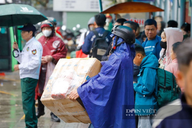 Xuống bến xe Hà Nội sáng nay mới thấm thía: Đường từ quê lên Hà Nội thênh thang, đường từ bến xe về nhà xa vạn dặm - 9