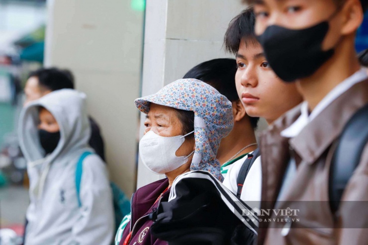 Xuống bến xe Hà Nội sáng nay mới thấm thía: Đường từ quê lên Hà Nội thênh thang, đường từ bến xe về nhà xa vạn dặm - 11