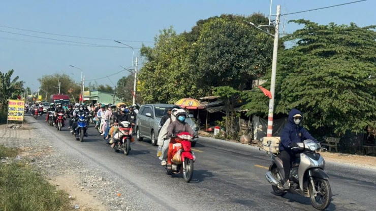 CSGT Tây Ninh và Đồng Tháp căng mình điều tiết dòng người trở lại TPHCM - 2