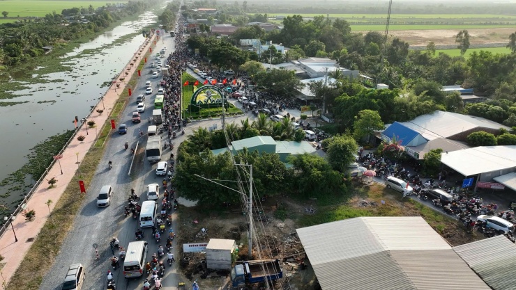 CSGT Tây Ninh và Đồng Tháp căng mình điều tiết dòng người trở lại TPHCM - 3