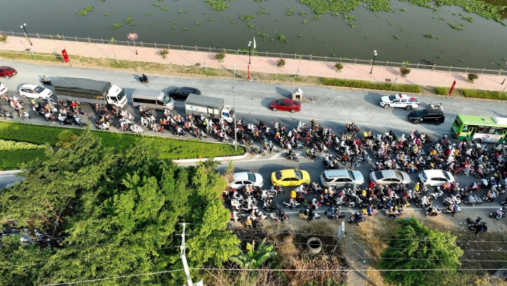 CSGT Tây Ninh và Đồng Tháp căng mình điều tiết dòng người trở lại TPHCM - 5