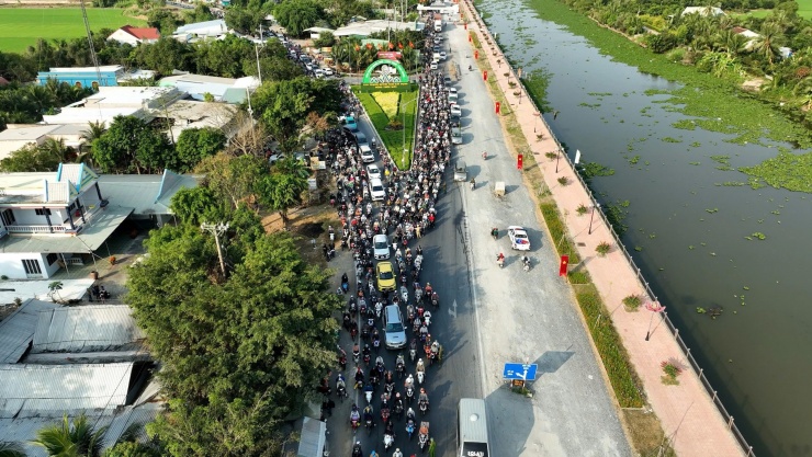 CSGT Tây Ninh và Đồng Tháp căng mình điều tiết dòng người trở lại TPHCM - 6