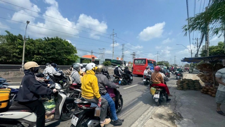 CSGT Tây Ninh và Đồng Tháp căng mình điều tiết dòng người trở lại TPHCM - 8