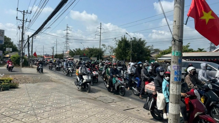 CSGT Tây Ninh và Đồng Tháp căng mình điều tiết dòng người trở lại TPHCM - 9