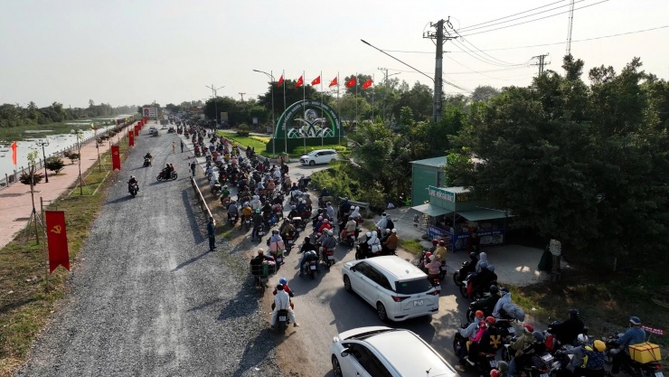 CSGT Tây Ninh và Đồng Tháp căng mình điều tiết dòng người trở lại TPHCM - 10