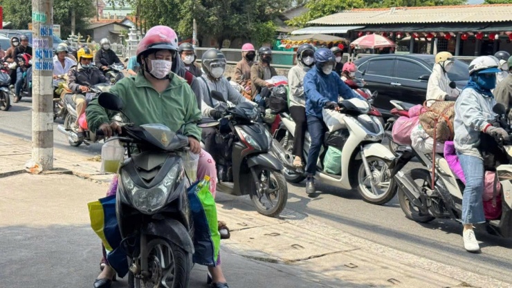 CSGT Tây Ninh và Đồng Tháp căng mình điều tiết dòng người trở lại TPHCM - 11