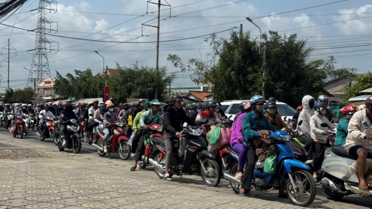 CSGT Tây Ninh và Đồng Tháp căng mình điều tiết dòng người trở lại TPHCM - 12