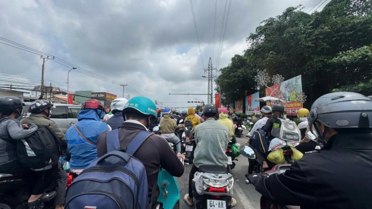 CSGT Tây Ninh và Đồng Tháp căng mình điều tiết dòng người trở lại TPHCM - 14