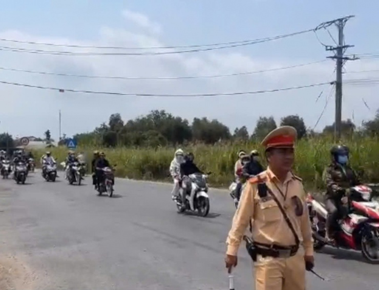 CSGT Tây Ninh và Đồng Tháp căng mình điều tiết dòng người trở lại TPHCM - 18