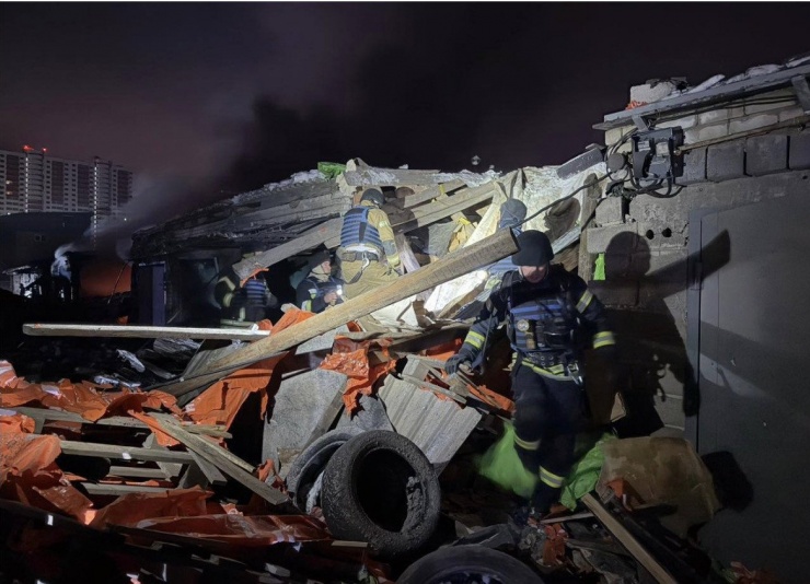 Nổ lớn rung chuyển Kiev sau khi Ukraine hứng loạt tên lửa đạn đạo - 2