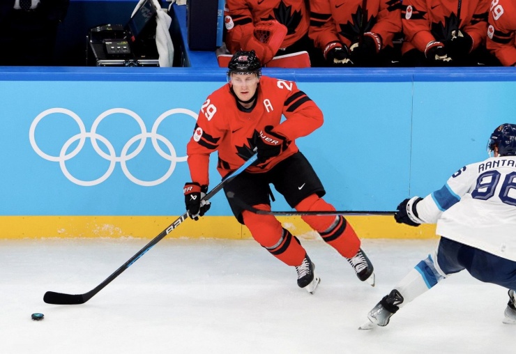 McDavid, MacKinnon (Canada), Jack Eichel và Quinn Hughes (Mỹ), 4 siêu sao tâm điểm của trận này.