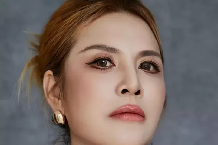 Một nữ ca sĩ bị cấm diễn