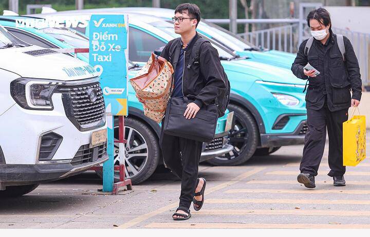 Mùng 6 Tết, Hà Nội vẫn rét về đêm và sáng sớm, TP.HCM có nơi nắng trên 34°C. (Ảnh minh hoạ: Minh Đức)