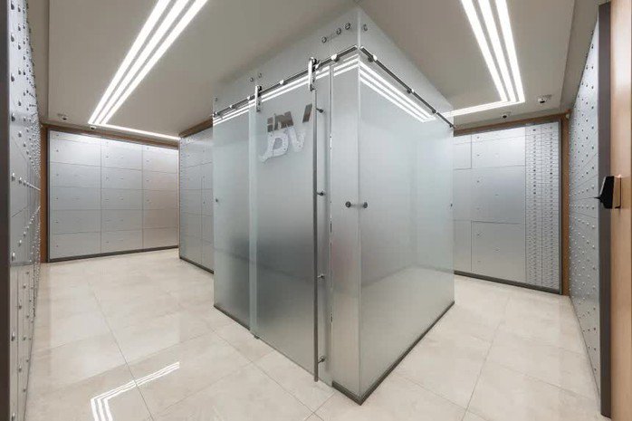 Các két sắt cỡ nhỏ tại cơ sở ở London hiện đã được thuê kín, và chỉ còn lại một số ít kho lưu trữ cỡ trung đến lớn còn trống. Ảnh: IBV International Vaults London