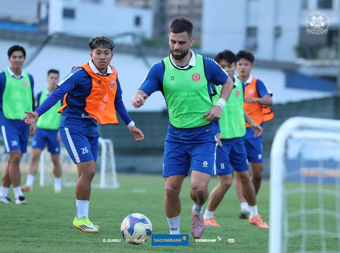 CLB Công an TP HCM tập luyện trở lại từ chiều mùng 4 Tết (Ảnh: CLB Công an TP HCM)