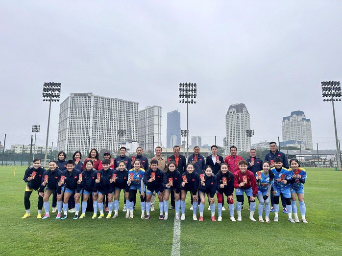 Thầy trò HLV Mai Đức Chung trở lại sân cỏ từ mùng 2 Tết (Ảnh: VFF)