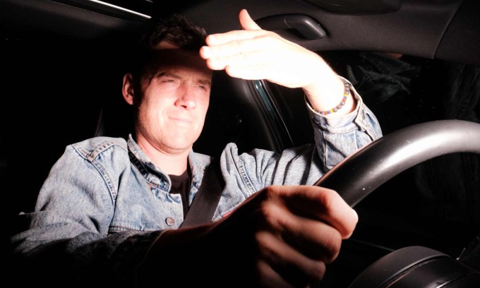 Các chuyên gia cho biết hiện tượng chói mắt từ đèn pha chỉ liên quan đến một phần rất nhỏ các vụ va chạm. Ảnh: IIHS