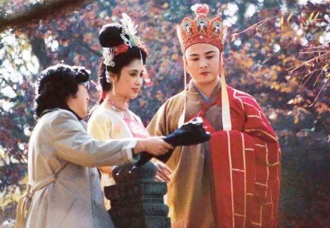 Đạo diễn Dương Khiết chỉ đạo diễn xuất. Bà là người có công lớn nhất trong việc hoàn thành sản xuất Tây du ký 1986. Với sự khắt khe, nghiêm cẩn của mình, bà đem lại tác phẩm hoàn hảo nhất cho khán giả.