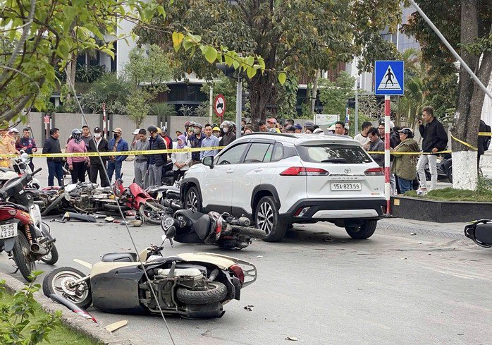 Vụ ô tô tông liên hoàn 12 xe máy: Kết quả kiểm tra nồng độ cồn, ma tuý của tài xế - 2