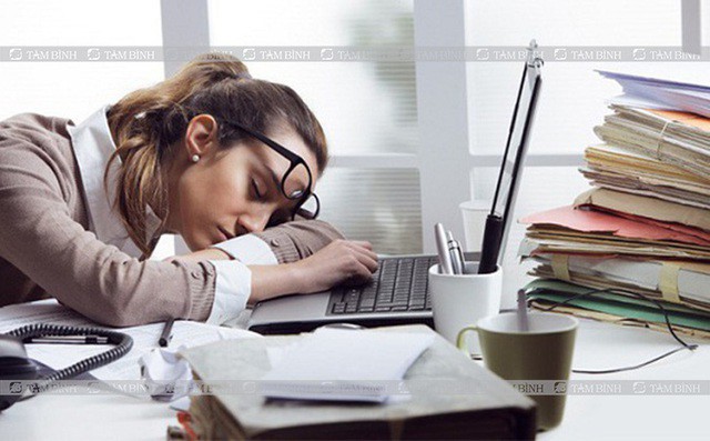 Nếu bạn xuất hiện với thái độ mệt mỏi, thiếu năng lượng không chỉ làm giảm hiệu suất cá nhân mà còn ảnh hưởng đến tinh thần chung của cả tập thể.