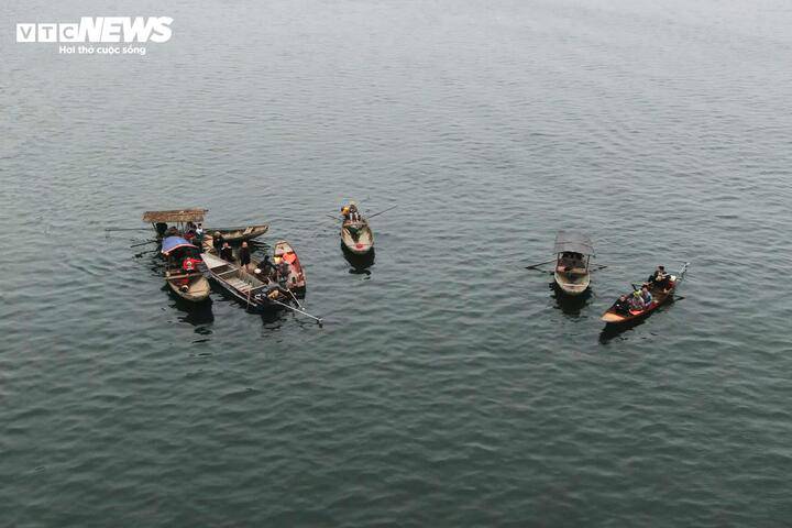 Khu vực tìm kiếm các nạn nhân mất tích. (Ảnh: Văn Đức)