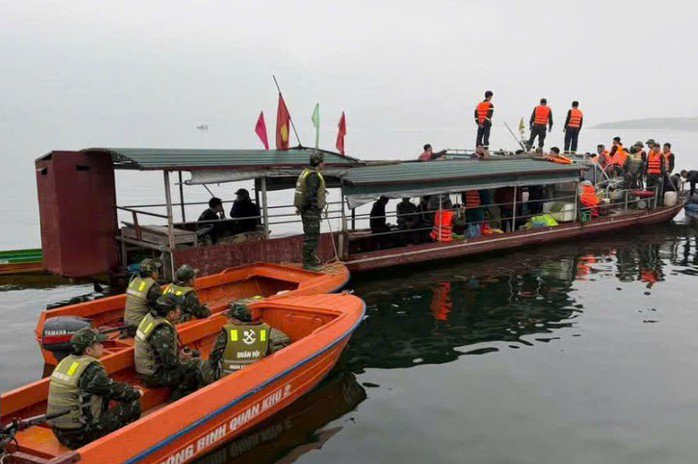 Các lực lượng chức năng có mặt tại hiện trường tìm kiếm các nạn nhân