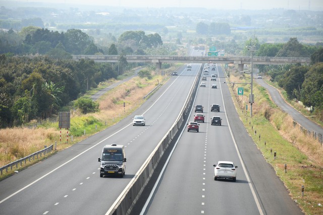 Tai nạn liên hoàn giữa 7 ô tô trên cao tốc Dầu Giây - Phan Thiết - 7