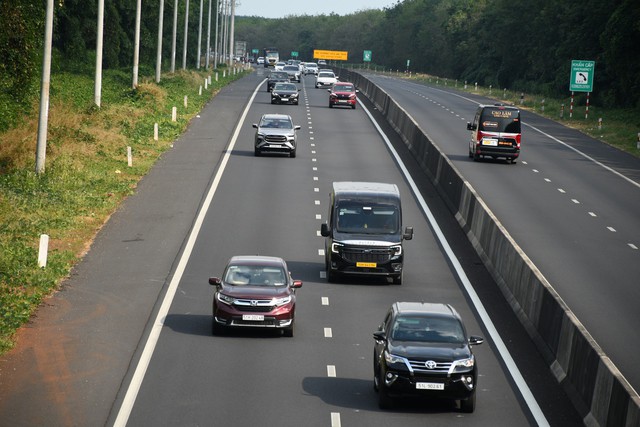 Tai nạn liên hoàn giữa 7 ô tô trên cao tốc Dầu Giây - Phan Thiết - 5