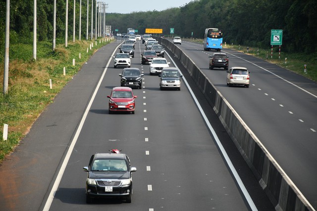 Tai nạn liên hoàn giữa 7 ô tô trên cao tốc Dầu Giây - Phan Thiết - 10