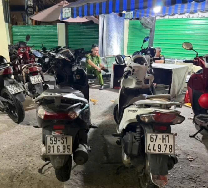 Hai chiếc xe các đối tượng dùng để đi gây án.