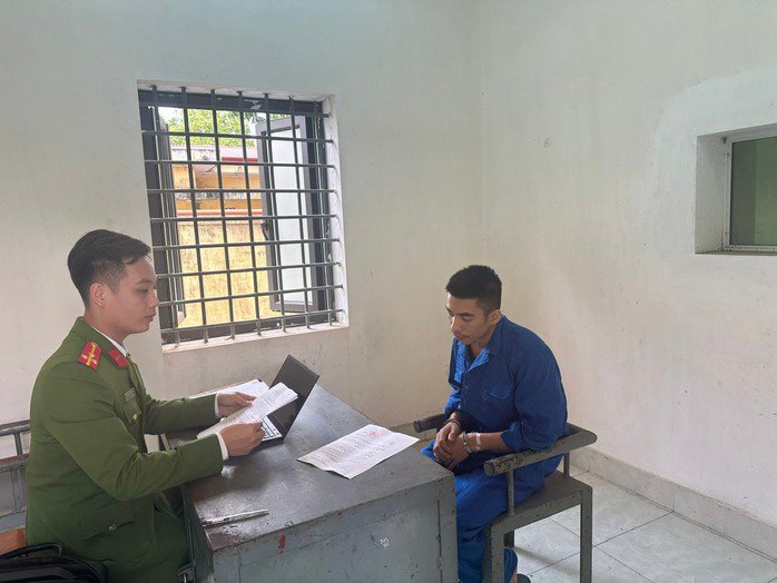 Trần Quang Hiếu tại cơ quan công an. Ảnh: Công an cung cấp