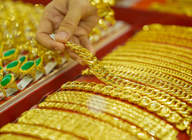 Chốt giá vàng hôm nay ngày 22/2 tăng rất mạnh, người mua vẫn lỗ đậm - 1