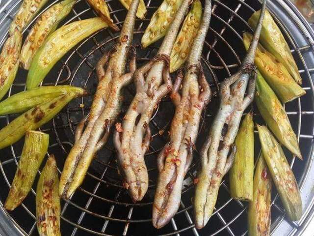 Đặc sản nhìn "sợ khiếp vía" chỉ có theo mùa, xưa không dám ăn nay thành món ngon được săn lùng, 350.000 đ/kg - 3