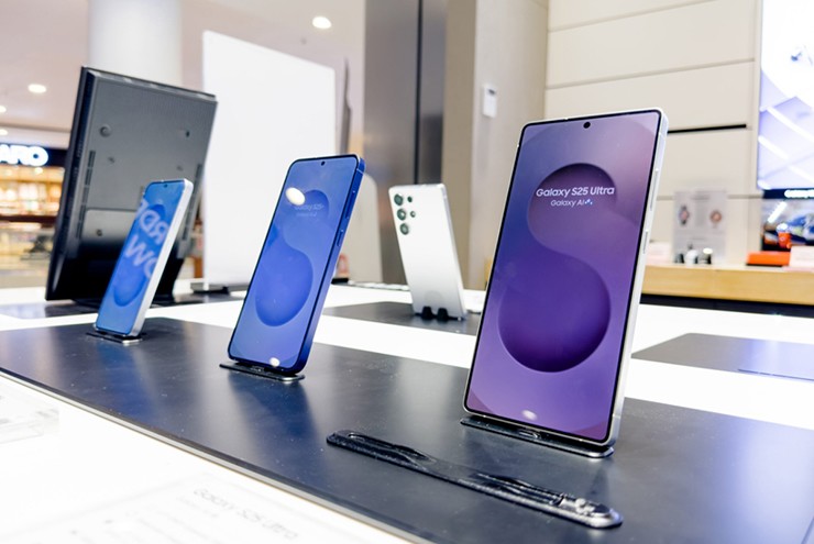 Điện thoại cao cấp đáp ứng nhu cầu sử dụng của một số đối tượng khách hàng.