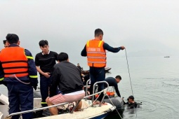 Người nhái đặc công Hải quân tìm thấy nạn nhân vụ lật tàu ở hồ Thác Bà