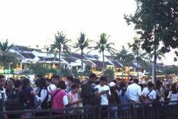 Hội An đông 'nghẹt thở' ngày đầu năm