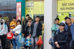 Xuống bến xe Hà Nội sáng nay mới thấm thía: Đường từ quê lên Hà Nội thênh thang, đường từ bến xe về nhà xa vạn dặm