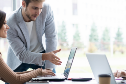 Đi làm đầu năm: Cách đón tài lộc và bình an khi trở lại