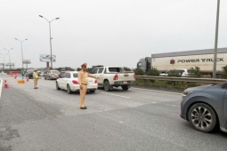 Ùn tắc cao tốc Pháp Vân - Mai Sơn, CSGT phần luồng cho xe đi ngược chiều về Hà Nội