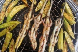 Đặc sản nhìn "sợ khiếp vía" chỉ có theo mùa, xưa không dám ăn nay thành món ngon được săn lùng, 350.000 đ/kg
