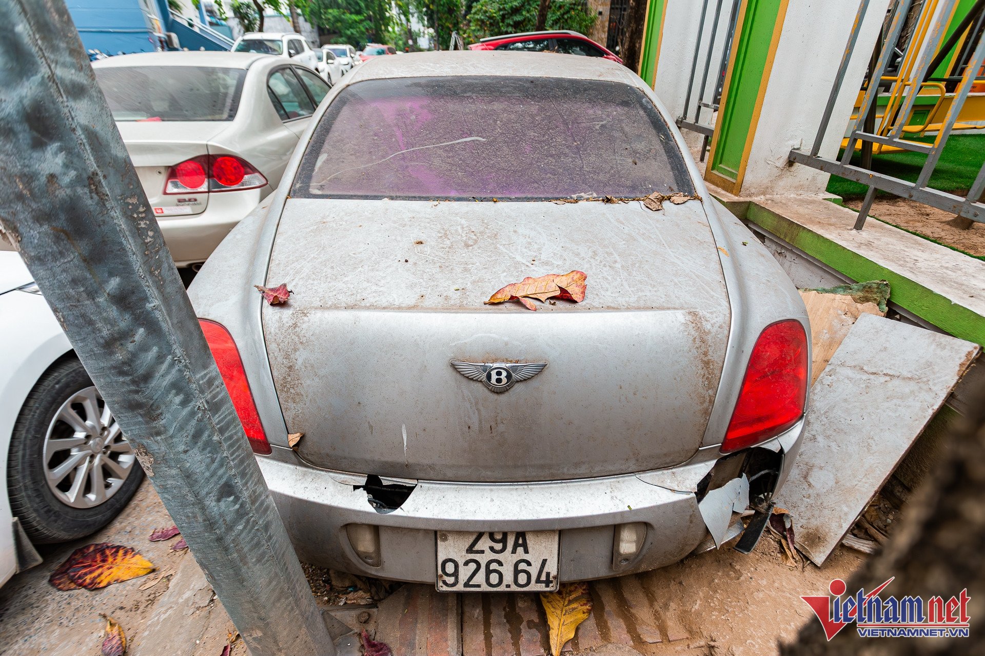 Xe siêu sang Bentley giá 20 tỷ bỏ hoang trên vỉa hè Hà Nội hơn 11 năm - 11