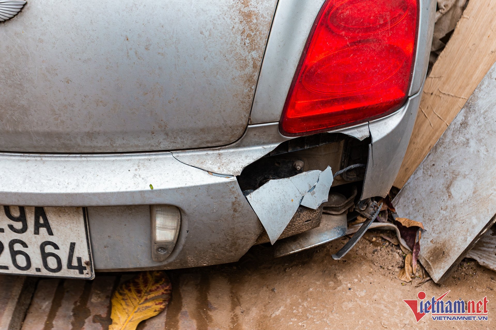 Xe siêu sang Bentley giá 20 tỷ bỏ hoang trên vỉa hè Hà Nội hơn 11 năm - 12