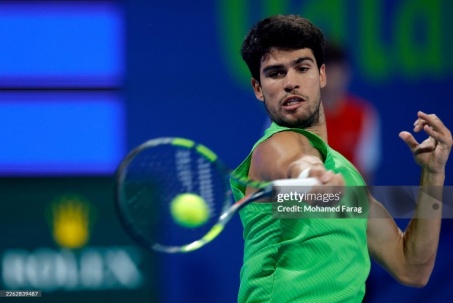 Video tennis Alcaraz - Fils: Tốc hành 52 phút (CK Qatar Open)