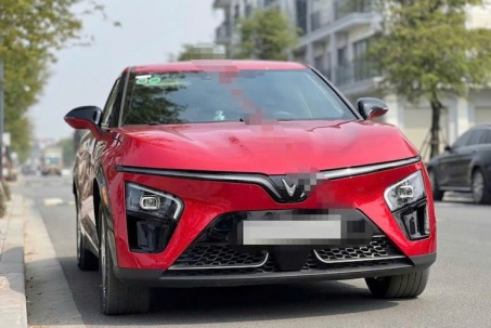 Chiếc Vinfast VF7 sang tay cho người mê hệ điện